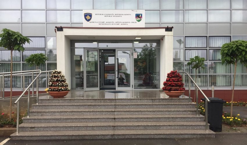 Shtyhet fillimi i mësimit në Fushë Kosovë, shkak moti dhe mungesa e ngrohjes