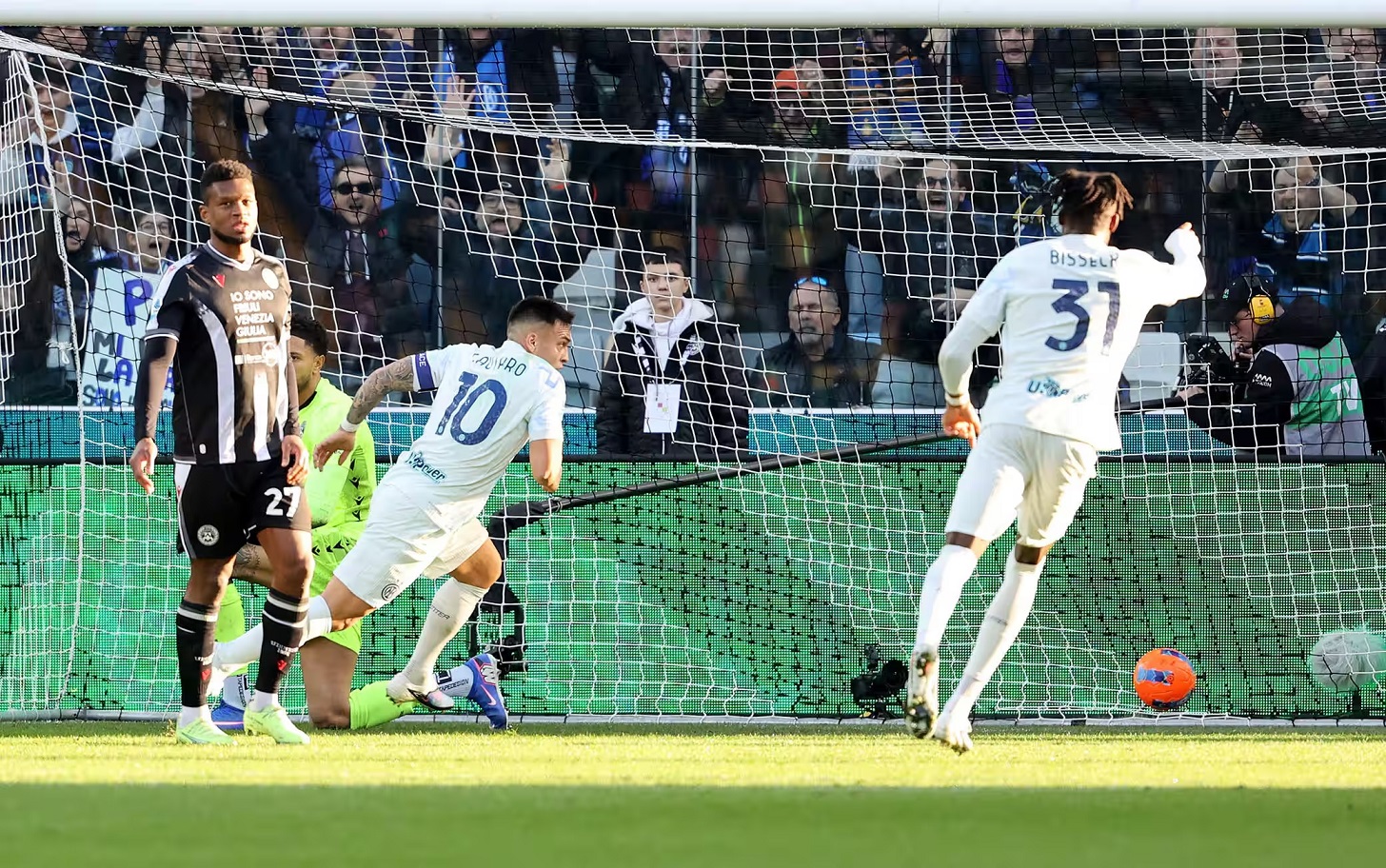 Interi s lëshon pé