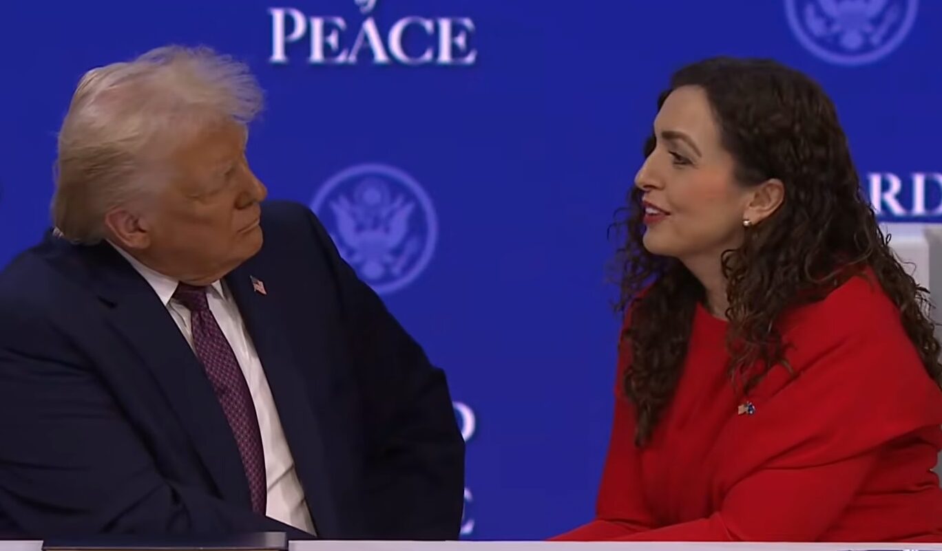 Osmani nënshkruan anëtarësimin në Bordin e Paqes  përshëndetje të ngrohtë me Trumpin