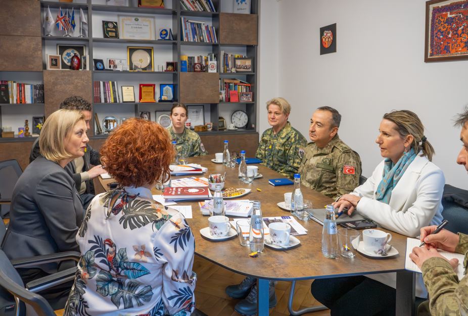 Ulutash takon Rushitin e Qendrës së Rehabilitimit të Viktimave  temë ndikimi i traumës së luftës në shoqëri