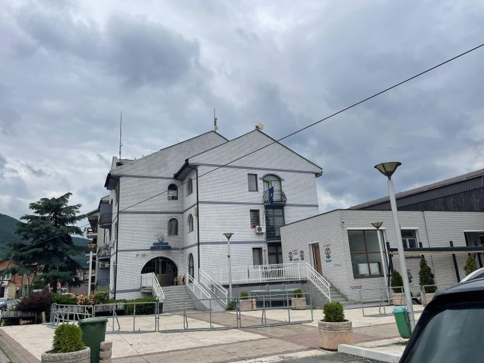 Mbahet sot seanca e Kuvendit të Zubin Potokut  në rend dite largimi nga Asociacioni i Komunave