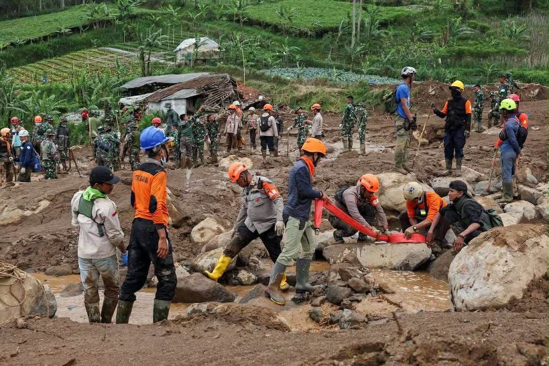 Rrëshqitje dheu në Indonezi, 23 ushtarë humbin jetën