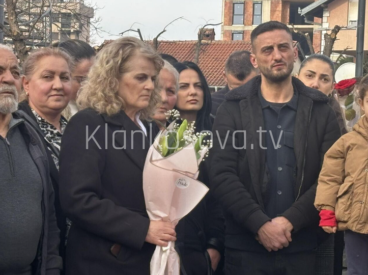 Zbulohet pllaka përkujtimore e Abedin Rexhës në Klinë (VIDEO)