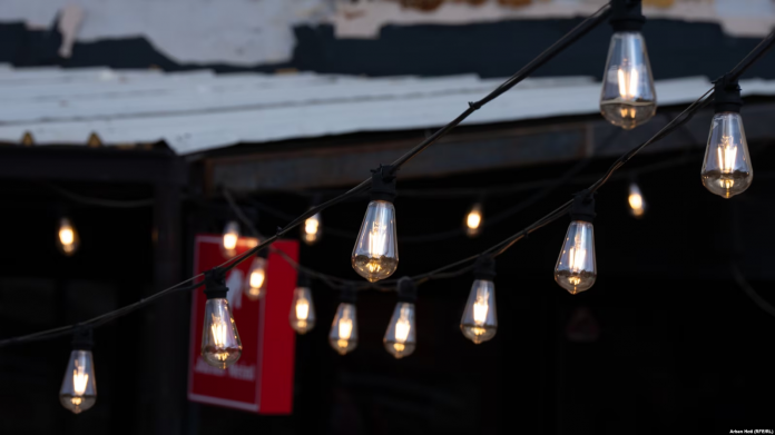 Dhoma e Tregtisë kërkon ndërhyrje për stabilizimin e furnizimit me rrymë për bizneset  Po paguajnë shumëfish 