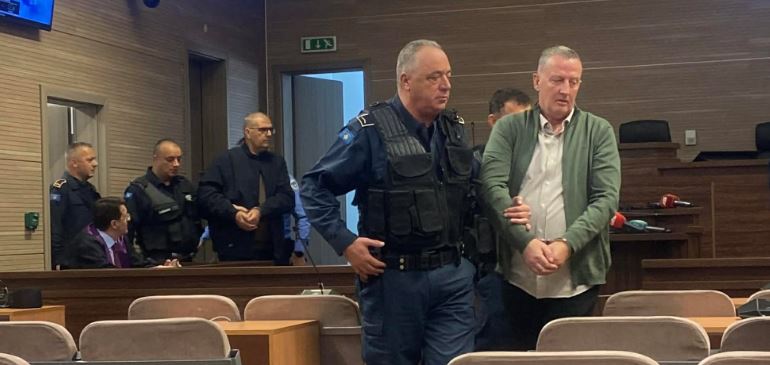 Seanca për të dyshuarit për spiunazh vazhdon e mbyllur