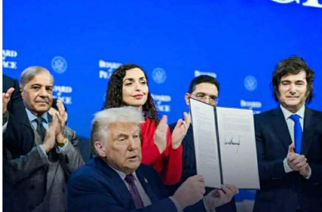 "Presidenti i Paqes", Shtëpia e Bardhë ndan foton e Trumpit ku shihet edhe Osmani
