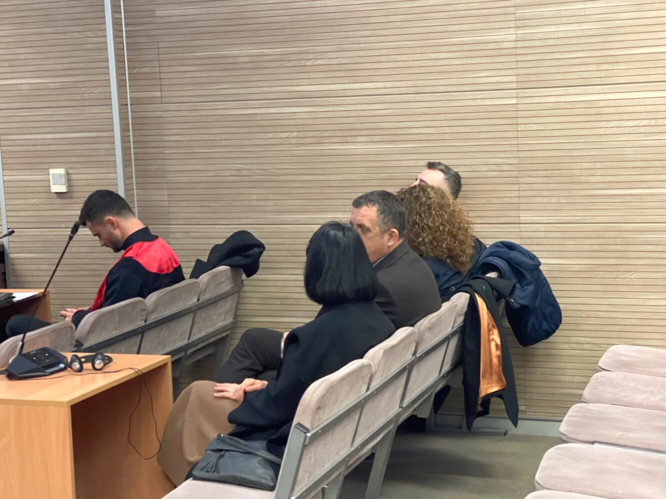 Gjykata veçon procedurën ndaj Xhelal Sveçlës në rastin e hedhjes së gazit lotsjellës në Kuvend