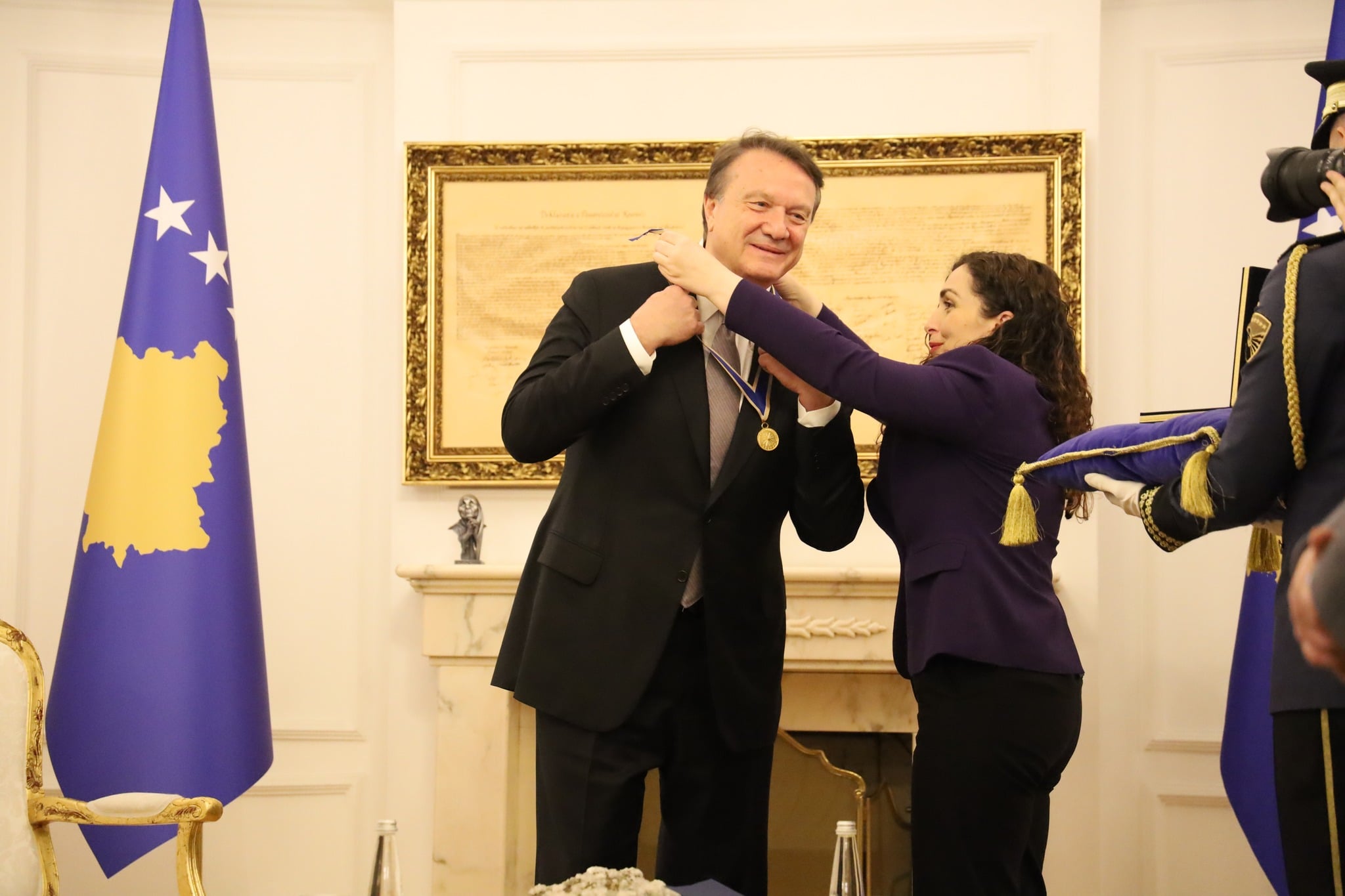 Osmani dekoron personalitetin e sportit botëror, Hasan Arat