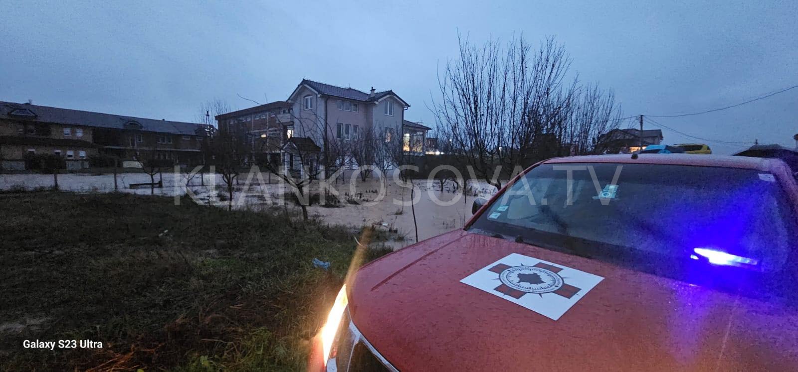 Vërshime në Zajm të Klinës, intervenon Shoqata e Kërkim-Shpëtimit nga Istogu (VIDEO)