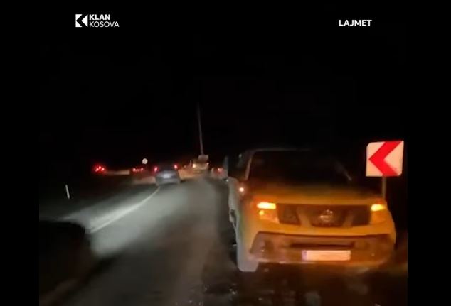 7 vetura dëmtohen rëndë   Shkak gropa në Dobërçan  VIDEO 