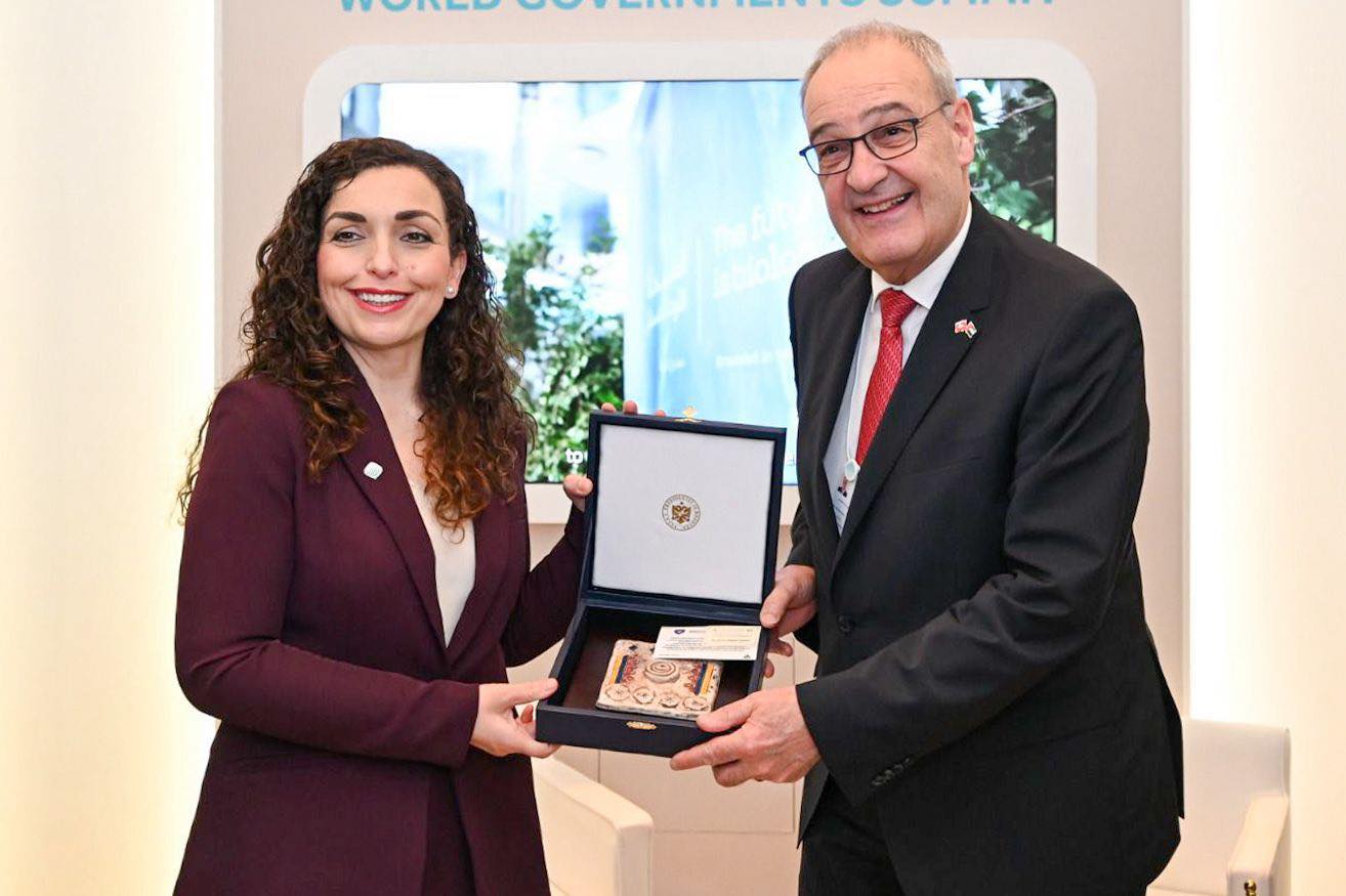 Osmani takohet me presidentin zviceran, e quan mik të madh të Kosovës