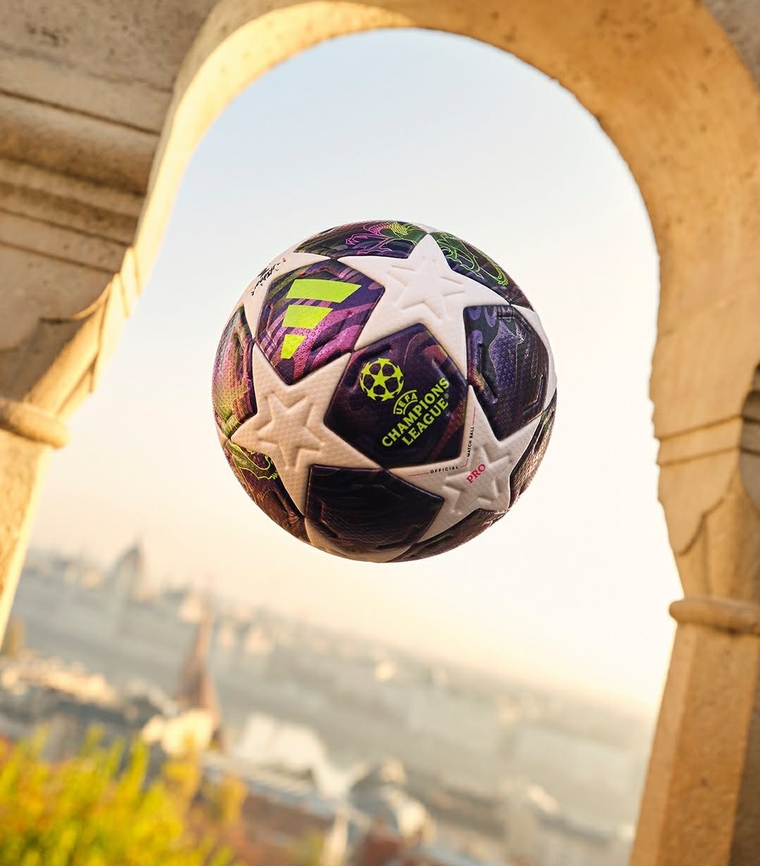 Adidas prezanton topin zyrtar të finales së Champions League në Budapest