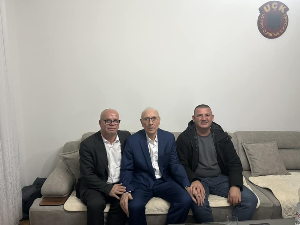 Latifi i uron mirëseardhje Fazliut  Paç këmbën e mbarë e fatin tënd e paçin shokët në Hagë