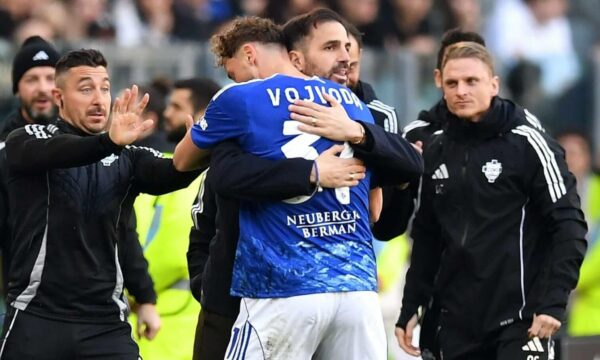 Pas golit ndaj Juventusit, Vojvoda zbuloi arsyen e përqafimit me Fabregas