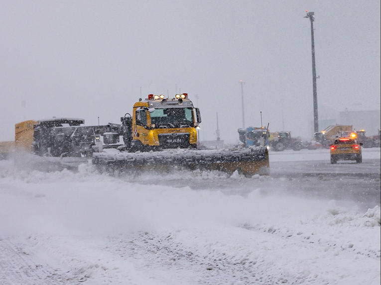 fluturime-te-anuluara-nderprerje-e-energjise-reshjet-e-bores-paralizojne-jugun-e-gjermanise-dhe-austrine