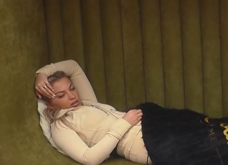 aurora-me-deklarate-te-forte-per-ludon-s-ka-nevoje-burri-i-martuar-te-me-komplimentoje