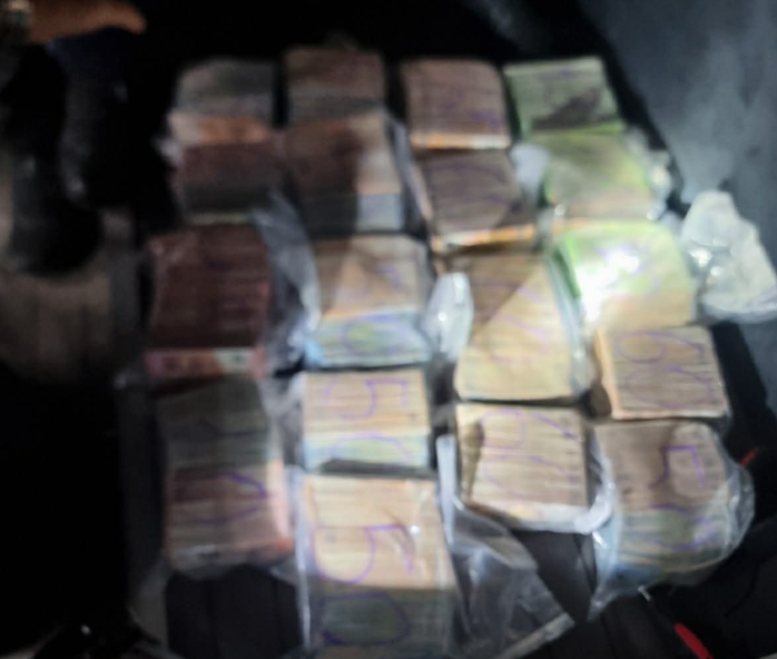 Zbulohen rreth 1 milion euro brenda një automjeti në Merdare