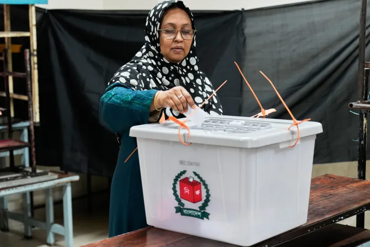 Bangladeshi voton në zgjedhjet e para pas rrëzimit të Hasinës