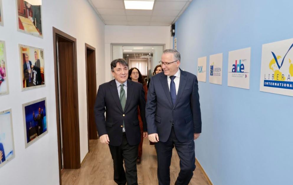 Hamza takon ambasadorin italian, flasin për rrugën evropiane të Kosovës
