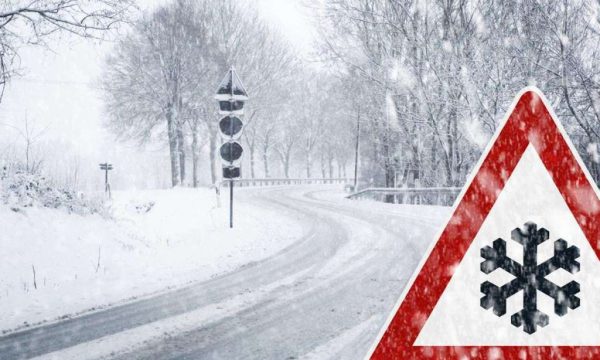 Bora dhe ngricat, policia apelon për kujdes në trafik
