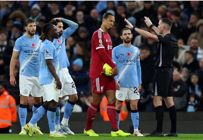 Si "gjithmonë" Guardiola befason, dalin formacionet Liverpool - City