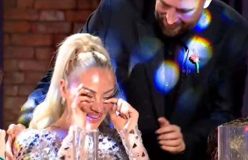 Benita plas në lot në dasmën e Klodit & Elijonës (VIDEO)