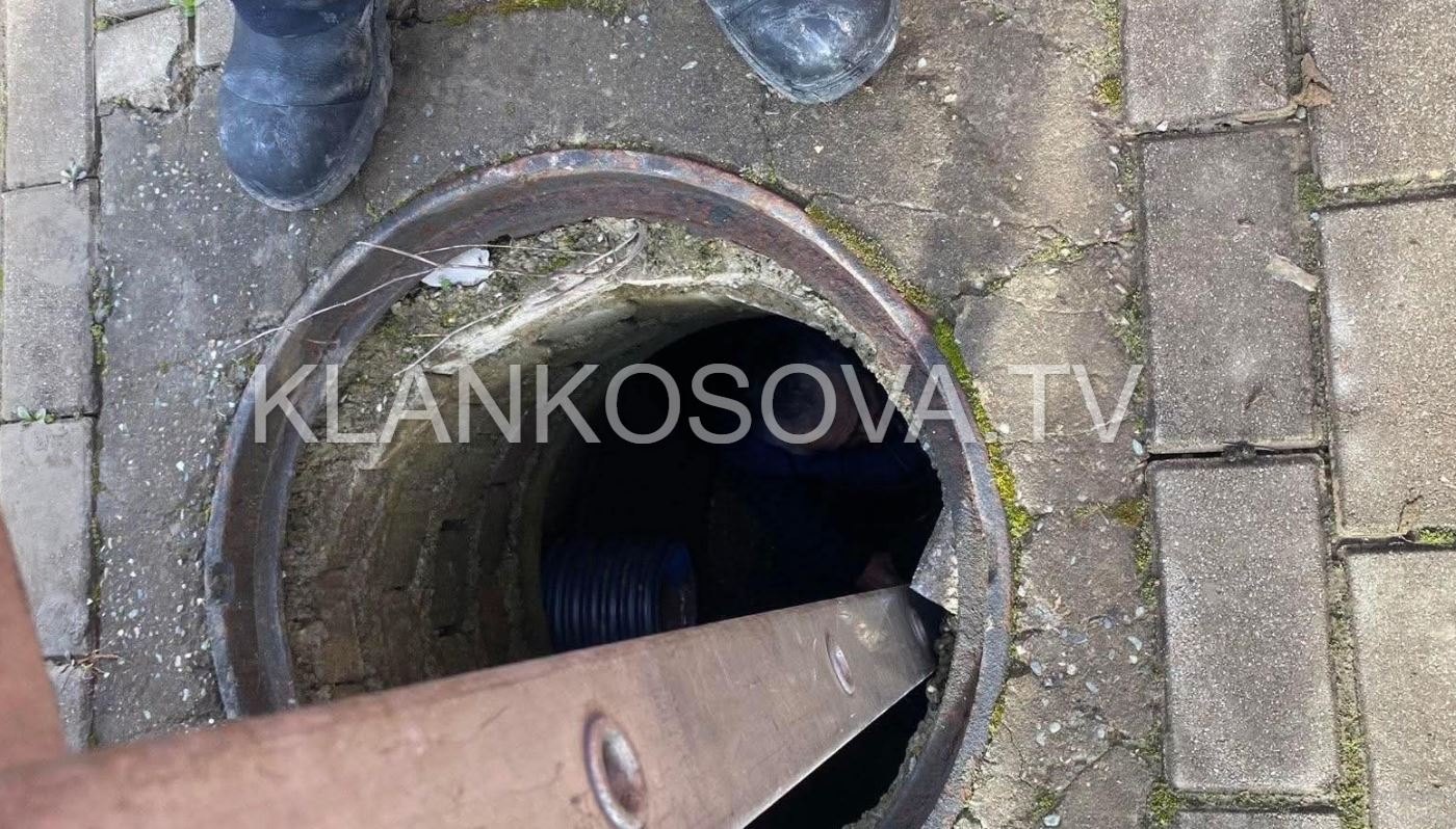Gjakovë: Një person bie në pusetë, shpëtohet nga zjarrfikësit