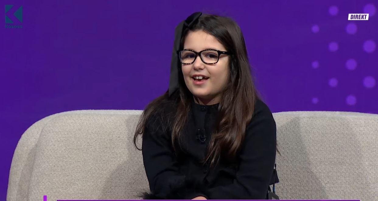 Vajza e Valdrin Sahitit  Në intervista jam e turpshme  më shumë e dua babin   motrën nuk e dua  VIDEO 