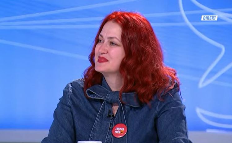 Përlotet Eliza Hoxha kur kujton fjalët e nënës së Thaçit