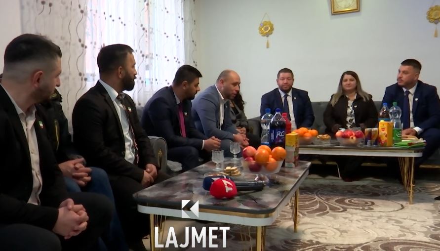 Ashkalinjtë festojnë “Ditën e  flamurit” në heshtje, shkak procesi në Hagë (VIDEO)