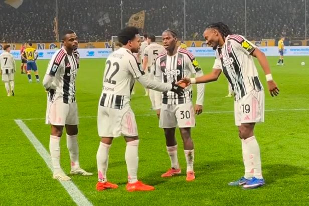 “Poker” i Juventusit në Tardini