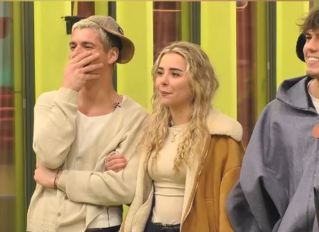 "Kqyre more Elin", banorët shohin promon e finales së madhe (VIDEO)