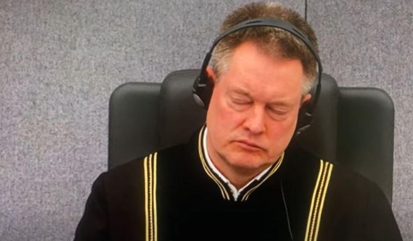  Hej more Zot  ishalla ka fjetë edhe gjatë fjalës së Prokurorisë   ironizon Dërguti