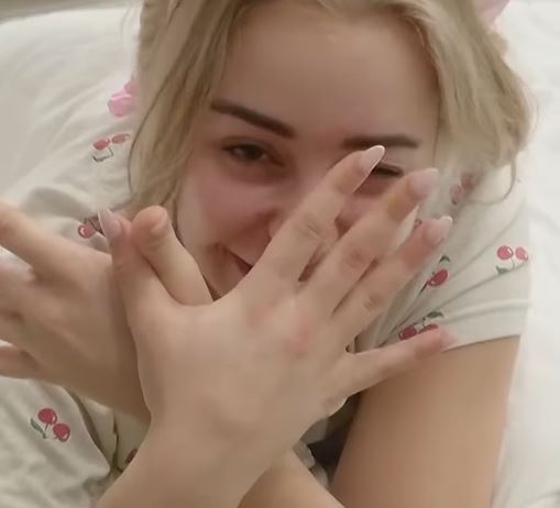 Finalistja e BBVK 4  Elijona  nis ditën me simbolin e shqiponjës