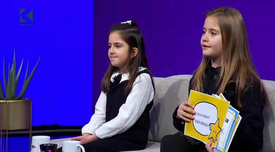 Motrat Enea dhe Vera Krasniqi, adhurojnë leximin e librave (VIDEO)
