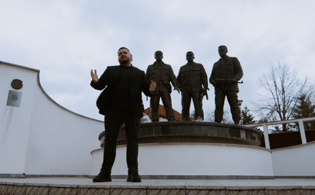 Ermal Fejzullahu për Pavarësi i kushton këngë Hakif Zejnullahut