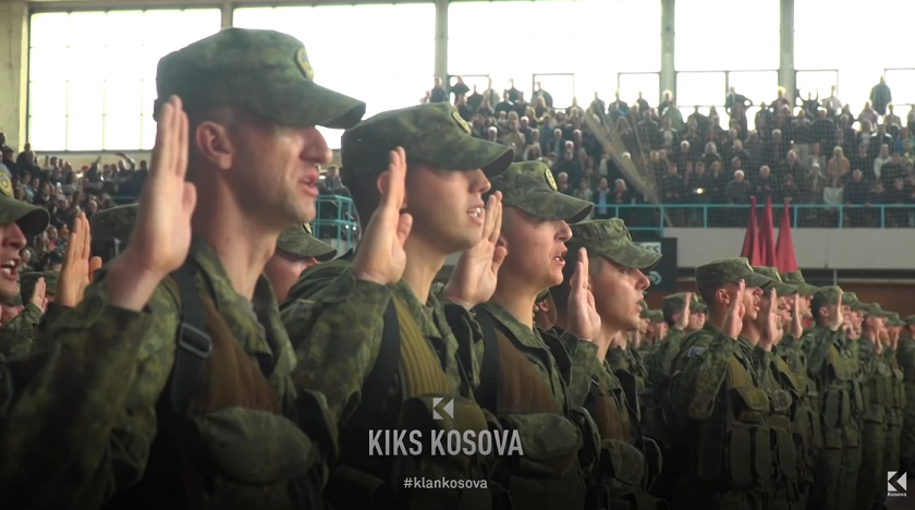 Ushtria padit shtetin: Qindra ushtarakë i kthehen kundër Ministrisë së Mbrojtjes, kërkojnë shtesa e tyre (VIDEO)