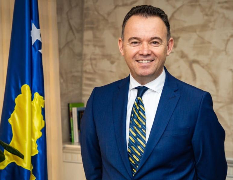 Peci ironizon me LDK-në pas prishjes së koalicionit: Me 3% s’punon as iPhone-i