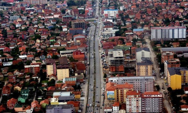 Katër burra sulmuan dy të tjerë: Si ndodhi therja me thikë në Fushë Kosovë?