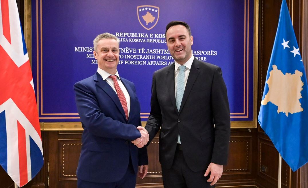Thellimi i bashkëpunimit ndërmjet Kosovës dhe Britanisë, diskutohet mes Konjufcës dhe Hargreaves