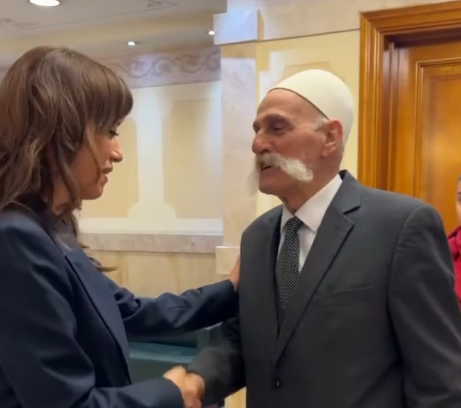 “Dalsh faqebardhë”, urimi që Rifat Jashari ia bëri Albulena Haxhiut për detyrën e re