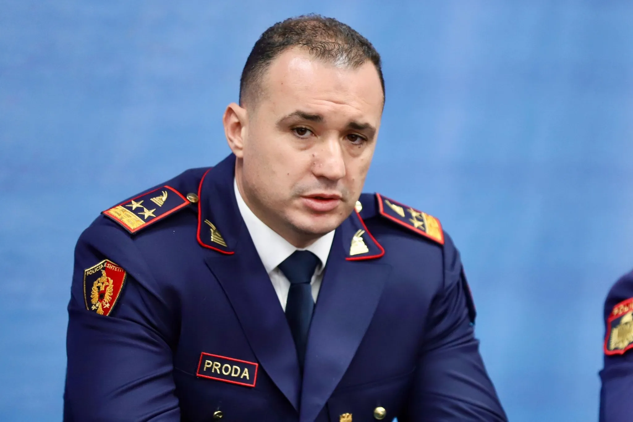 Drejtori i Policisë shqiptare  Po e godasim trafikimin e armëve nga Kosova