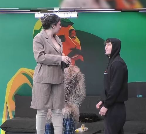 “Hajde këtu poshtë ta tregoj unë”, Klodi keqkupton Albën (VIDEO)