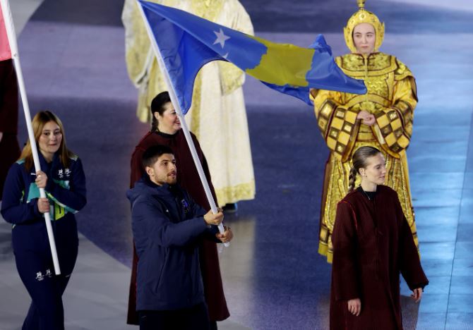 Mbyllen Lojërat Olimpike Dimërore, flamuri i Kosovës valëvitet nga skitari Drin Kokaj