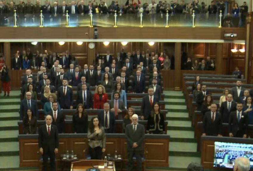 Me intonimin e himnit të Kosovës, fillon seanca solemne e Kuvendit