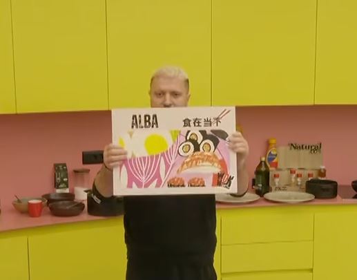 labi-nga-brenda-shtepise-i-uron-suksese-albes-jashte-video