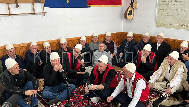 Kampionati i Lojës me Kapuça nis në Istog me tingujt e instrumenteve tradicionale