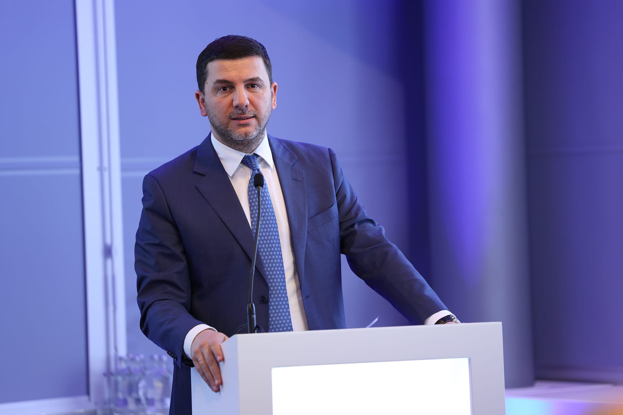 Krasniqi uron legjislaturën e re, thekson rëndësinë e mbrojtjes së çlirimtarëve e unitetit institucional