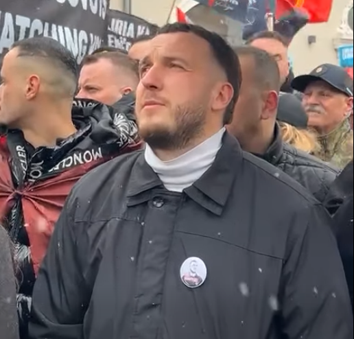 Në marshin për çlirimtarët ishte edhe Mozzik, u shfaq me foton e Kadri Veselit