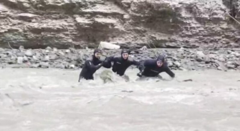 Shpëtohet 22 vjeçari në Kanionet e Osumit  po ndihmonte RENEA n në kërkime